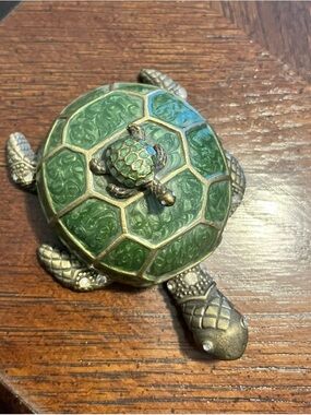 VTG Bombay Turtle with Baby Jeweled and Enamel Pill Box